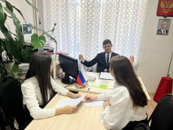 Перевоплотились на один день в директора и учителя
