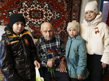 Акция поздравлений на дому тружеников тыла