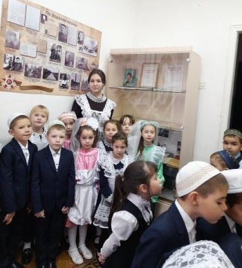 Первоклассники в музее писателя-земляка А.Кутуя