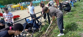 Уборка территории школы