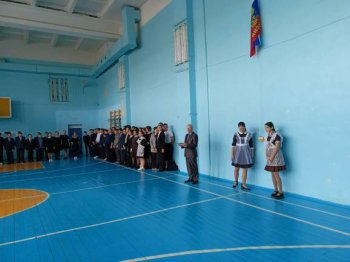Общешкольная линейка в честь начала учебной недели