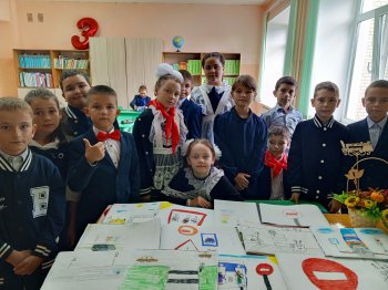 Выставка рисунков «Дорога глазами детей»