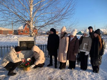 Возложение цветов к мемориалу Боевой Славы